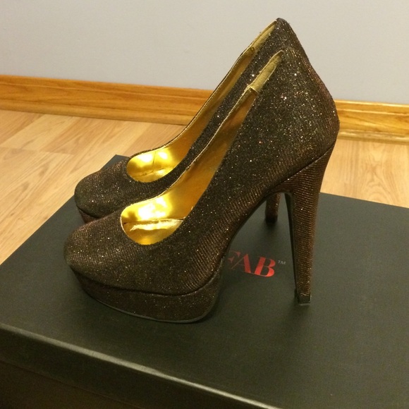 Heels - Picture 3 of 3