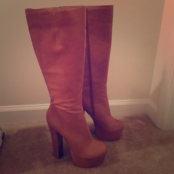 Gorgeous Tan Platform Boots!