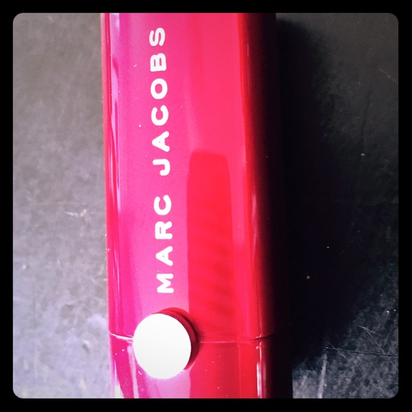 NIB Marc Jacobs lip Creme in so rouge small size