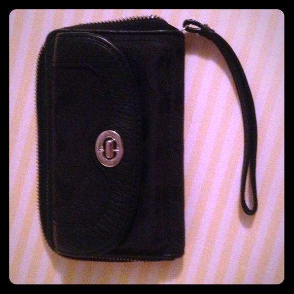 Coach wristlet with zip closure