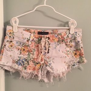 Billabong flower shorts 🌻🌼