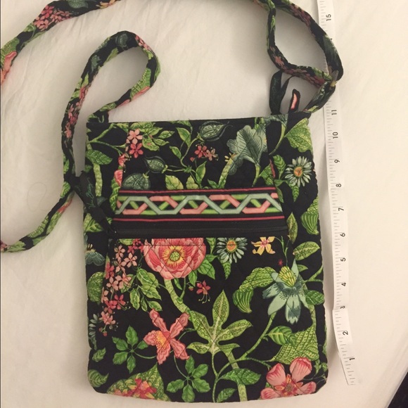 Previously loved Vera Bradley cross-body purse