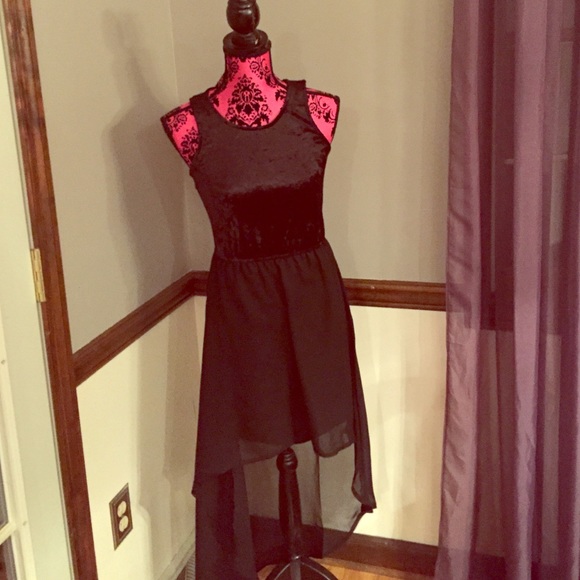 A gorgeous little black dress!