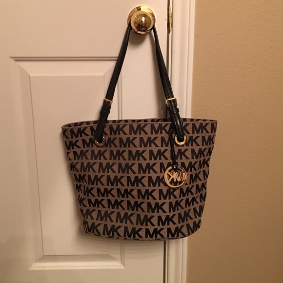 Michel Kors purse