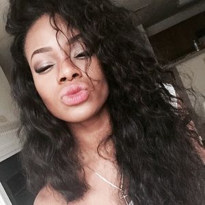 Meet your Posher, Miriam