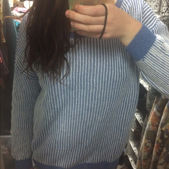 ‼️SOLD‼️ RARE Brandy Melville Cara sweater 😍 - Picture 2 of 4