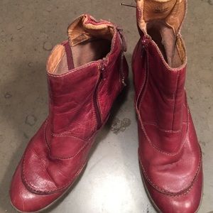 Pikolinos leather ankle boots
