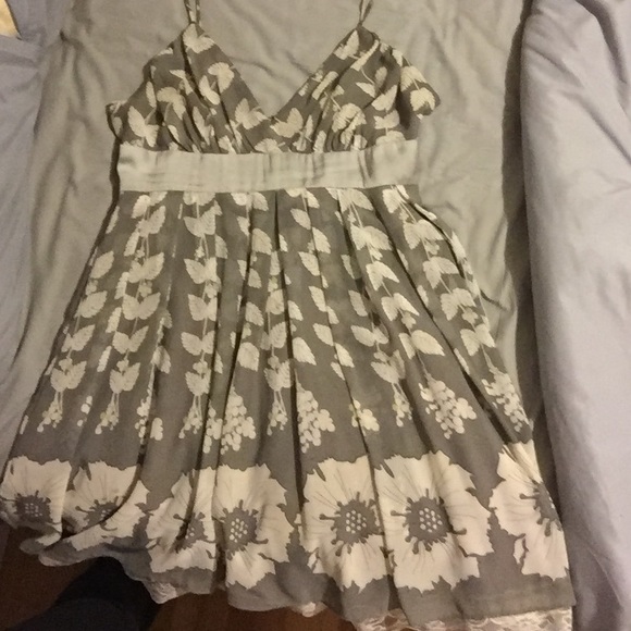 Flowy grey/white dress