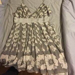 Flowy grey/white dress