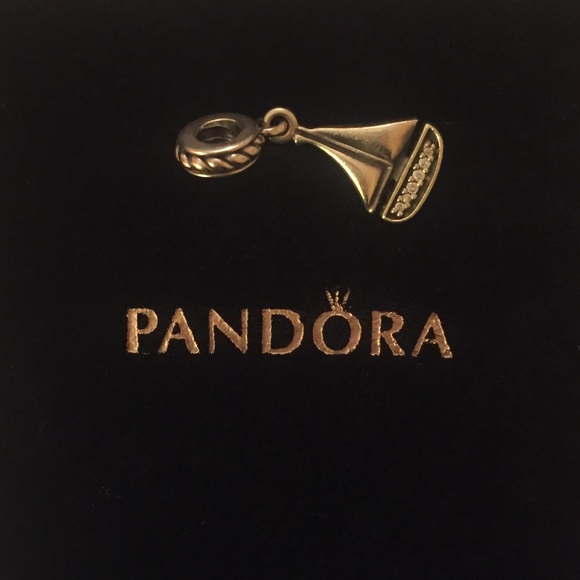 Pand💍ra Charm