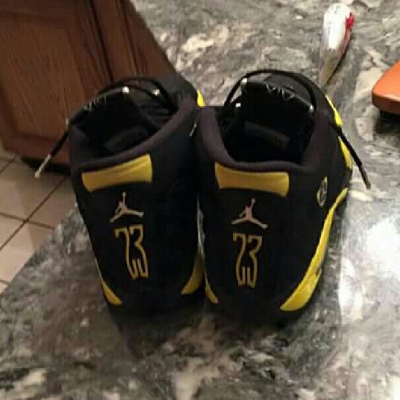 Looking for sizes 6-7 - Picture 2 of 4