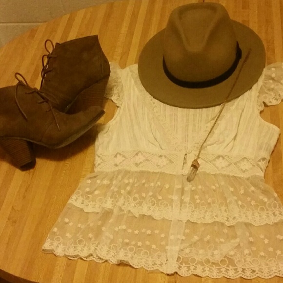 Boutique lace layering top