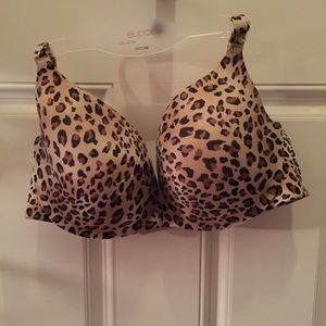 Beautiful cheetah print Lane Bryant plunge bra.
