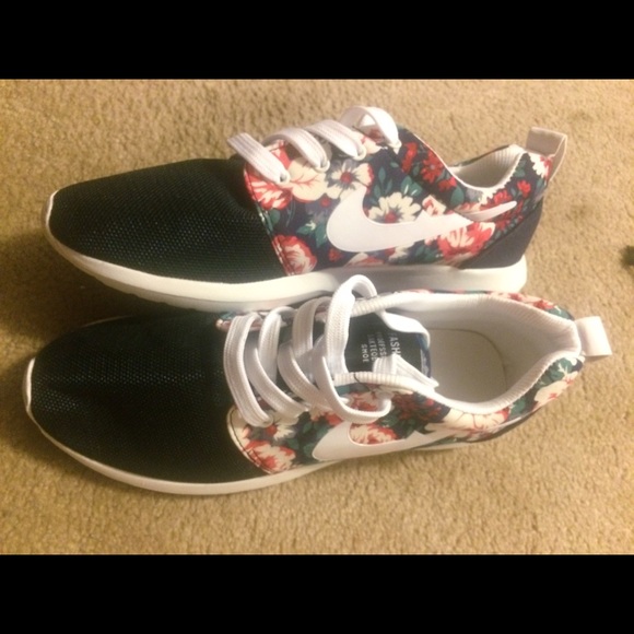 Size 9.5.    Fashion proefssional saktebard shoes