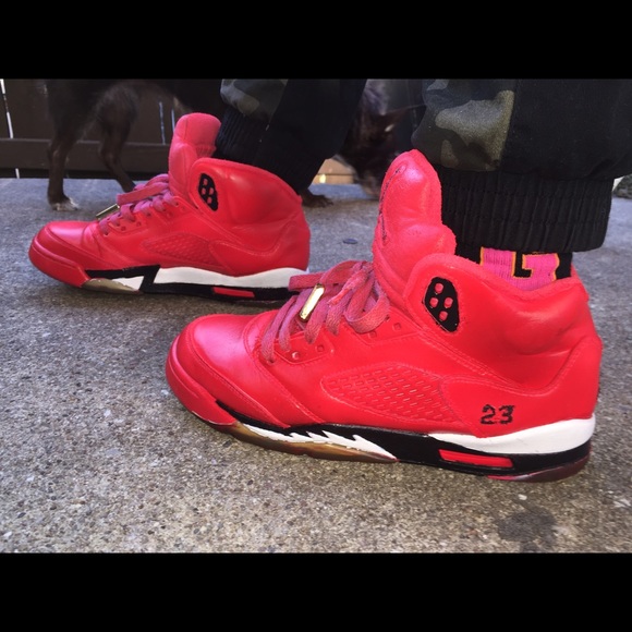 "Reverse/Chicago Fire Red 5's"🔥🔥