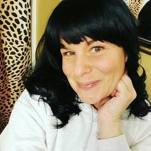 Meet your Posher, Dena