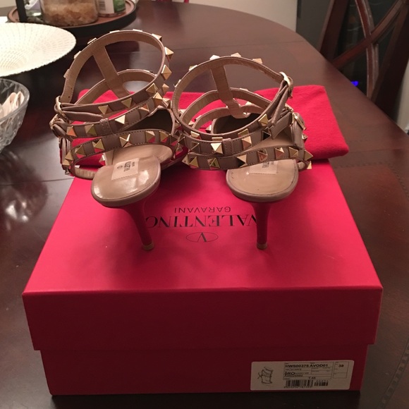 🚫SOLD🚫Valentino Rock Stud Pumps - Picture 3 of 4