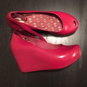 Red wedges