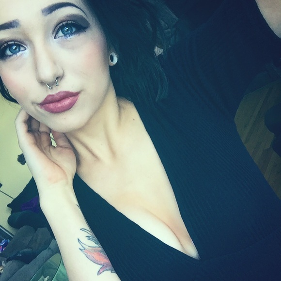 Meet your Posher, Theresa - Picture 1 of 1