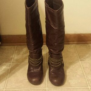 Distressed riding boots w/ chains