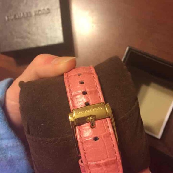 ❌SOLD ON Ⓜ️ERC authentic Michael Kors watch - Picture 2 of 3