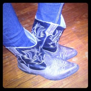 Short cowgirl boots