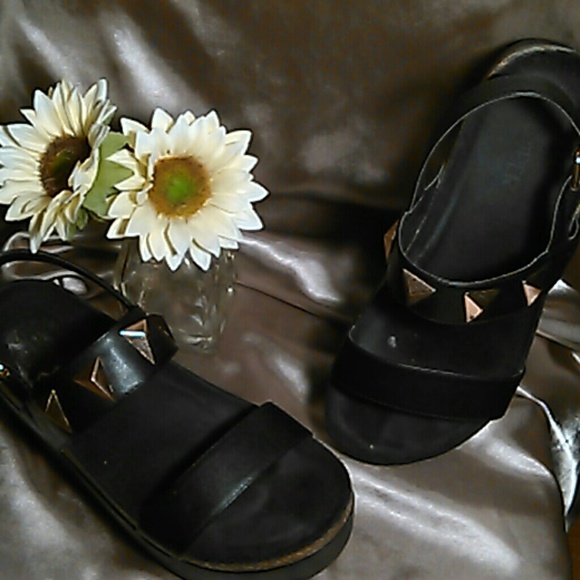 FLATFORMS - Picture 2 of 3