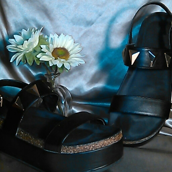 FLATFORMS - Picture 3 of 3