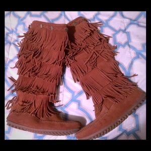 Minnetonka fringe boots
