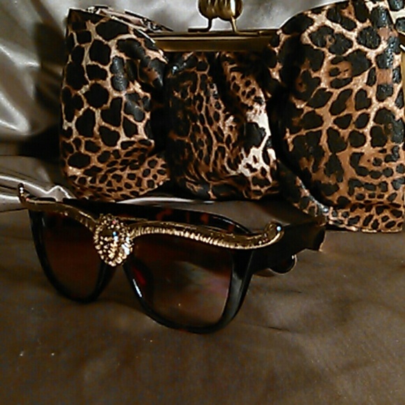 DRAMATIC LION`S HEAD SUNGLASSES - Picture 2 of 3