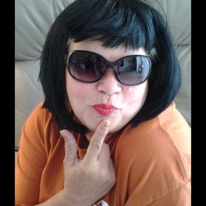 Meet your Posher, Sharon