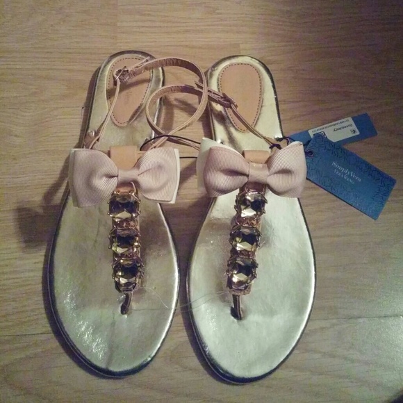 Vera Wang bow sandals size 11