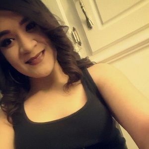 Meet your Posher, Yanira