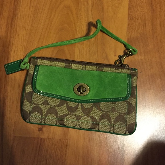 Coach Handbags - Coach wristlet