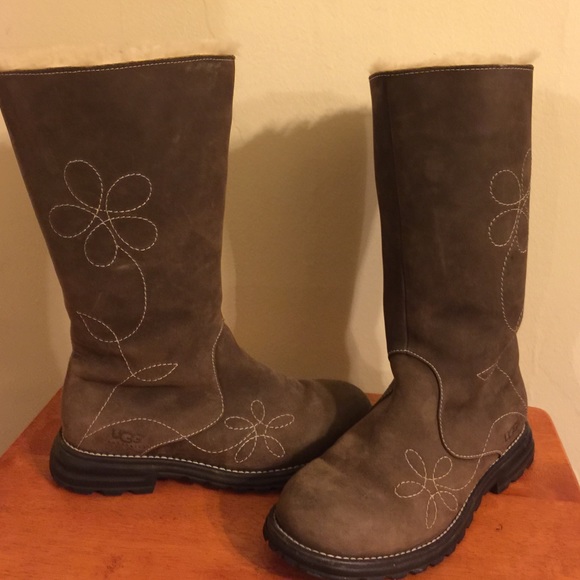 Unique leather brown Uggs