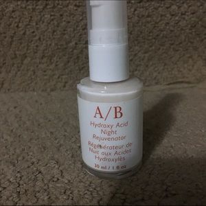 A/b hydroxy acid night rejuvenator