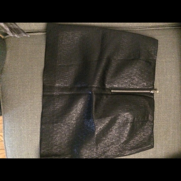 J.Crew Sz 6 black mini skirt - back zipper - Picture 1 of 3