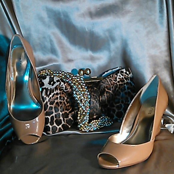 NUDE PEEP TOE WEDGE HEELS