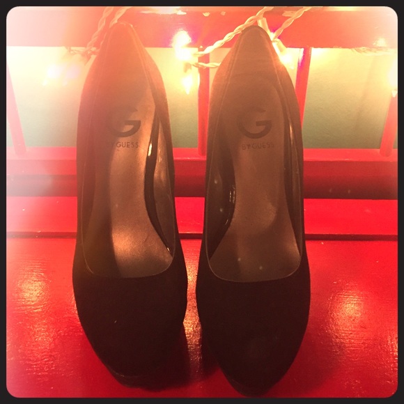 Black high heels with gold back✨