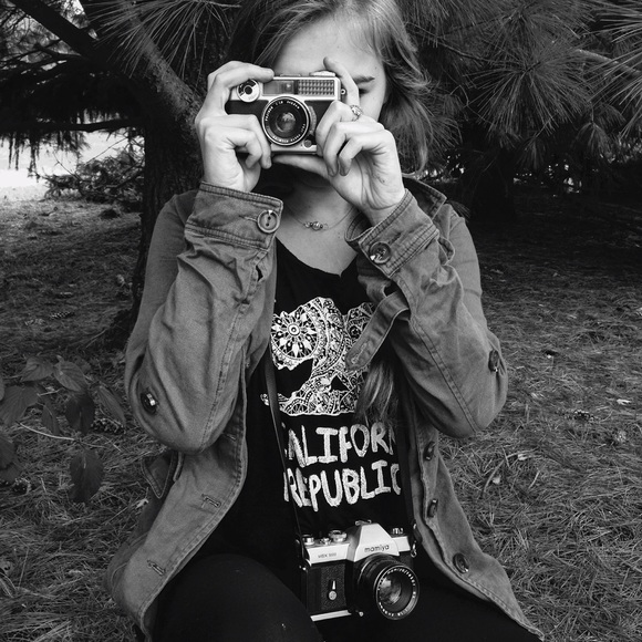 Meet your Posher, Emily - Picture 1 of 1