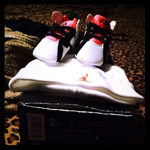 2c Jordan's never worn with hat and box