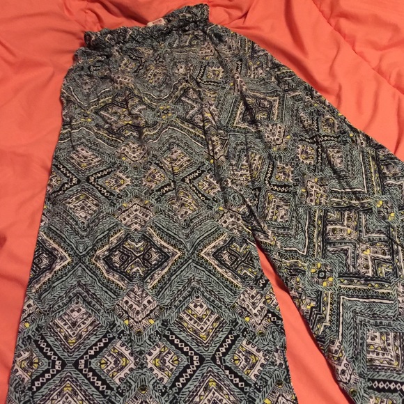Fun Fabulous printed wide leg pants😍