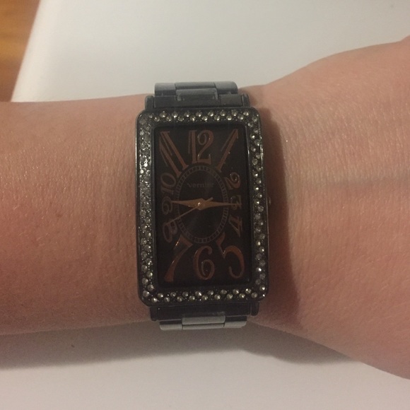 Slim watch with rhinestones