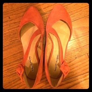 Anthropologie klub nico pointed salmon suede flats