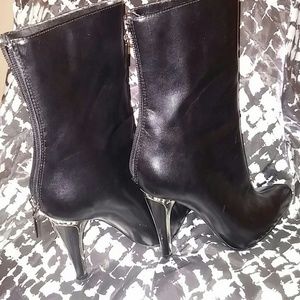 "The HEEL says it all", boot!