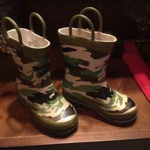 Cameo rain boots