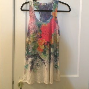 ❌❌Sold in bundle❌❌Beautiful floral tank top