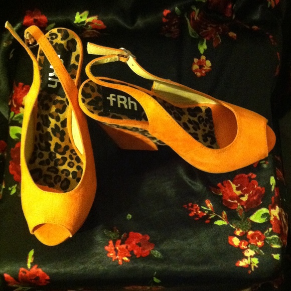 suede platform heels - Picture 2 of 3