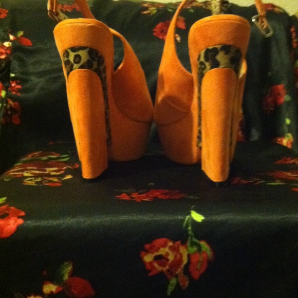 suede platform heels - Picture 3 of 3