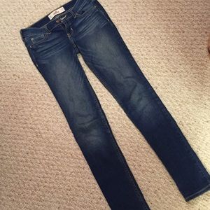NWOT Hollister Dark Wash Skinny Jeans